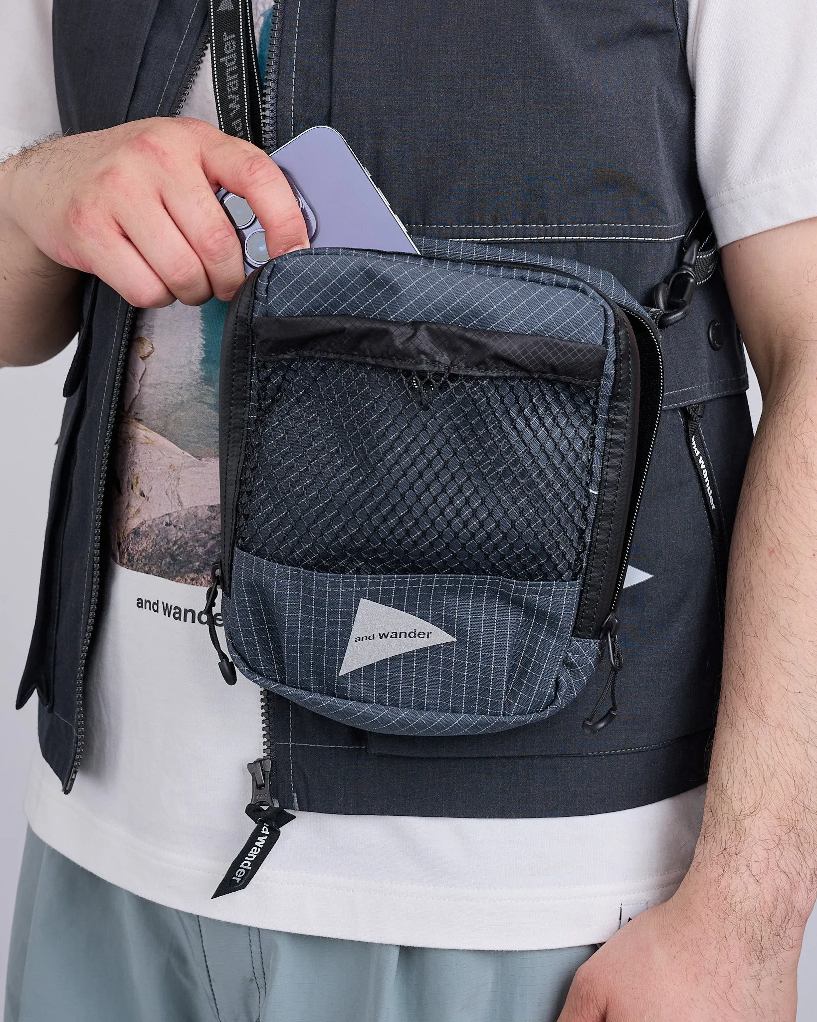and wander Reflective Rip Shoulder Pouch Charcoal