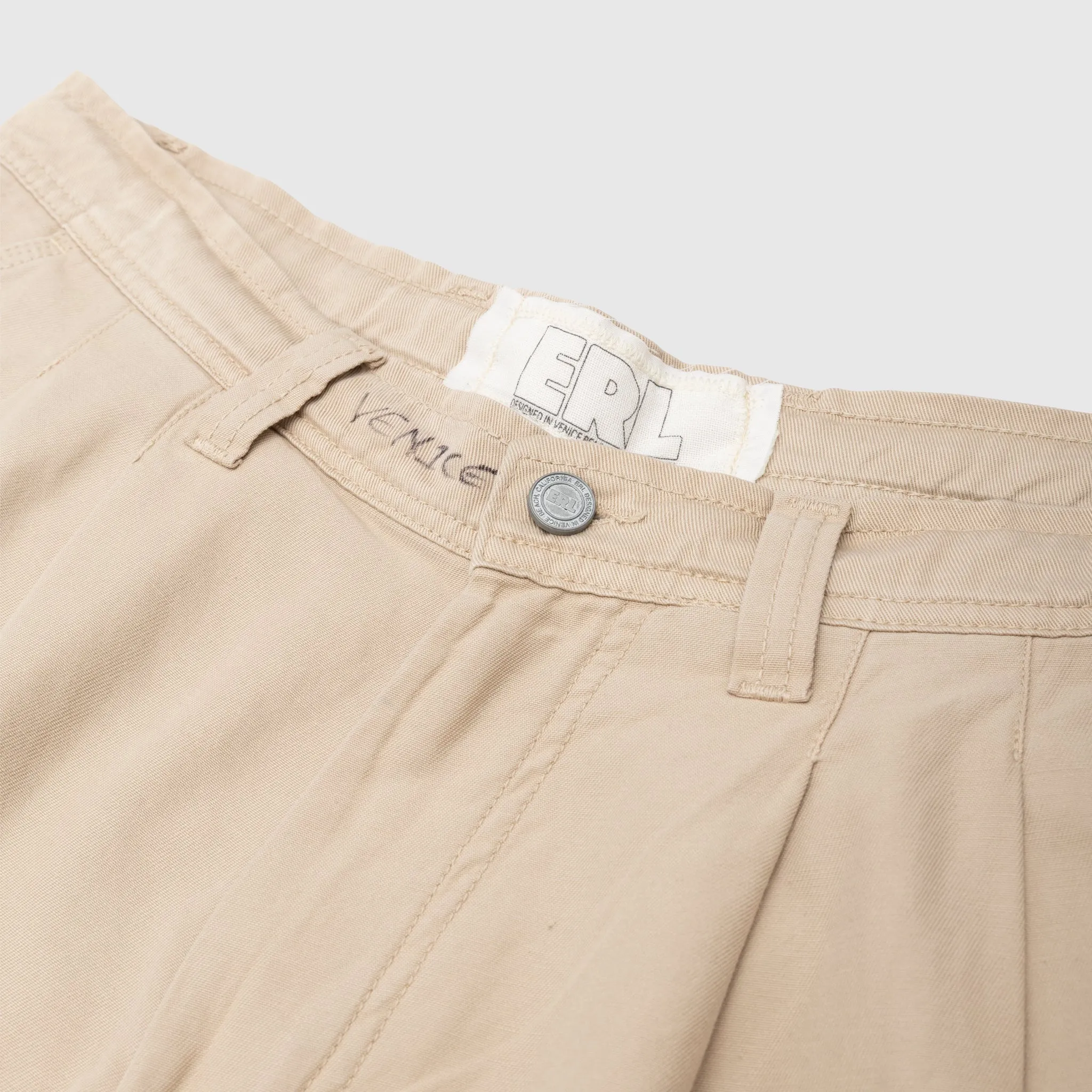 DISTRESSED CHINO SHORTS