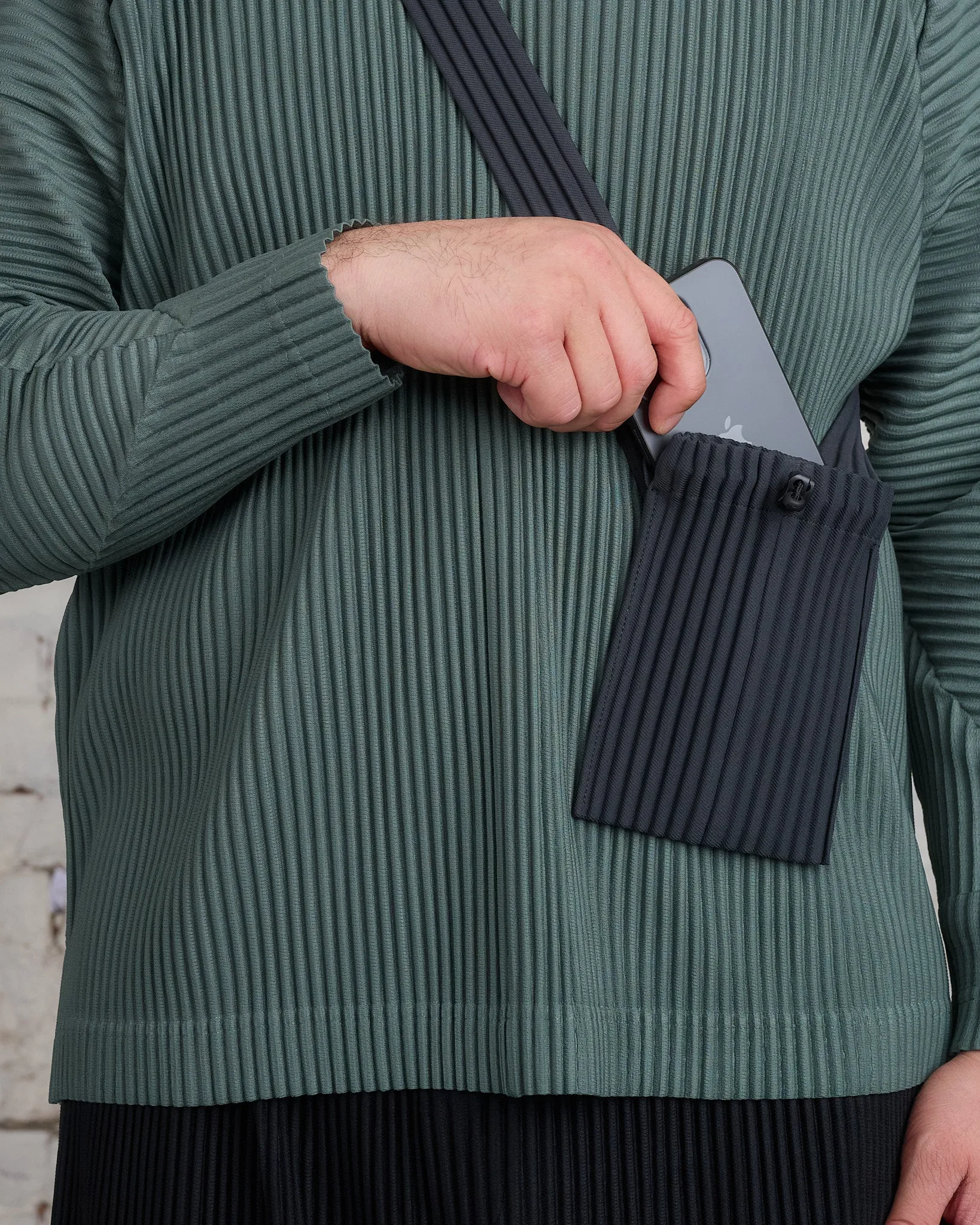 HOMME PLISS ISSEY MIYAKE Pleats September Pocket Bag Charcoal