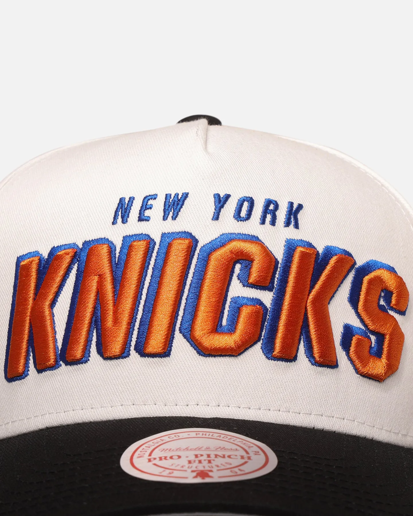 Mitchell & Ness New York Knicks 'Draft Day' Pro Pinch Snapback White/Black