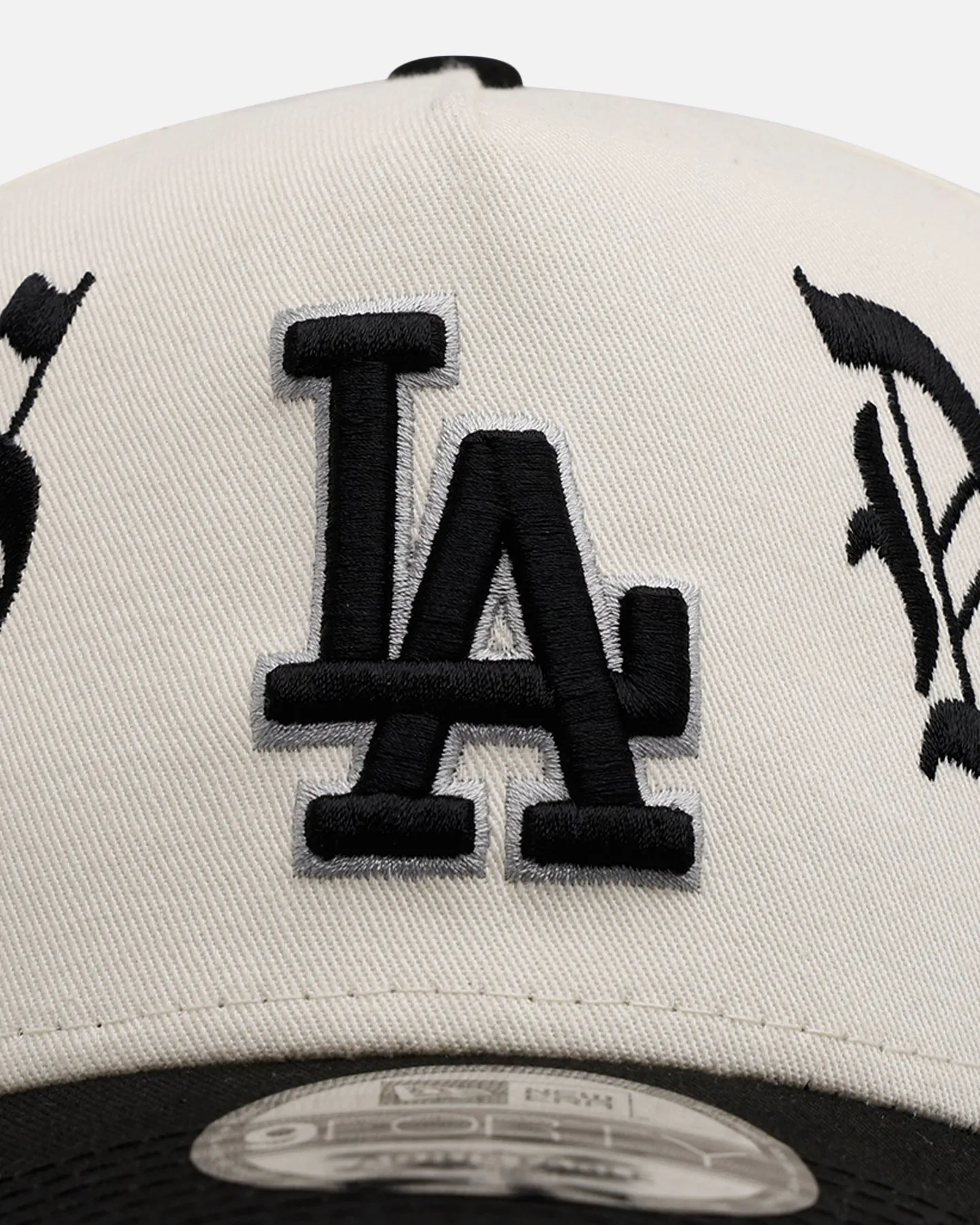 New Era Los Angeles Dodgers 'Gothic Script Two Tone' 9FORTY A-Frame Snapback Chrome/Black