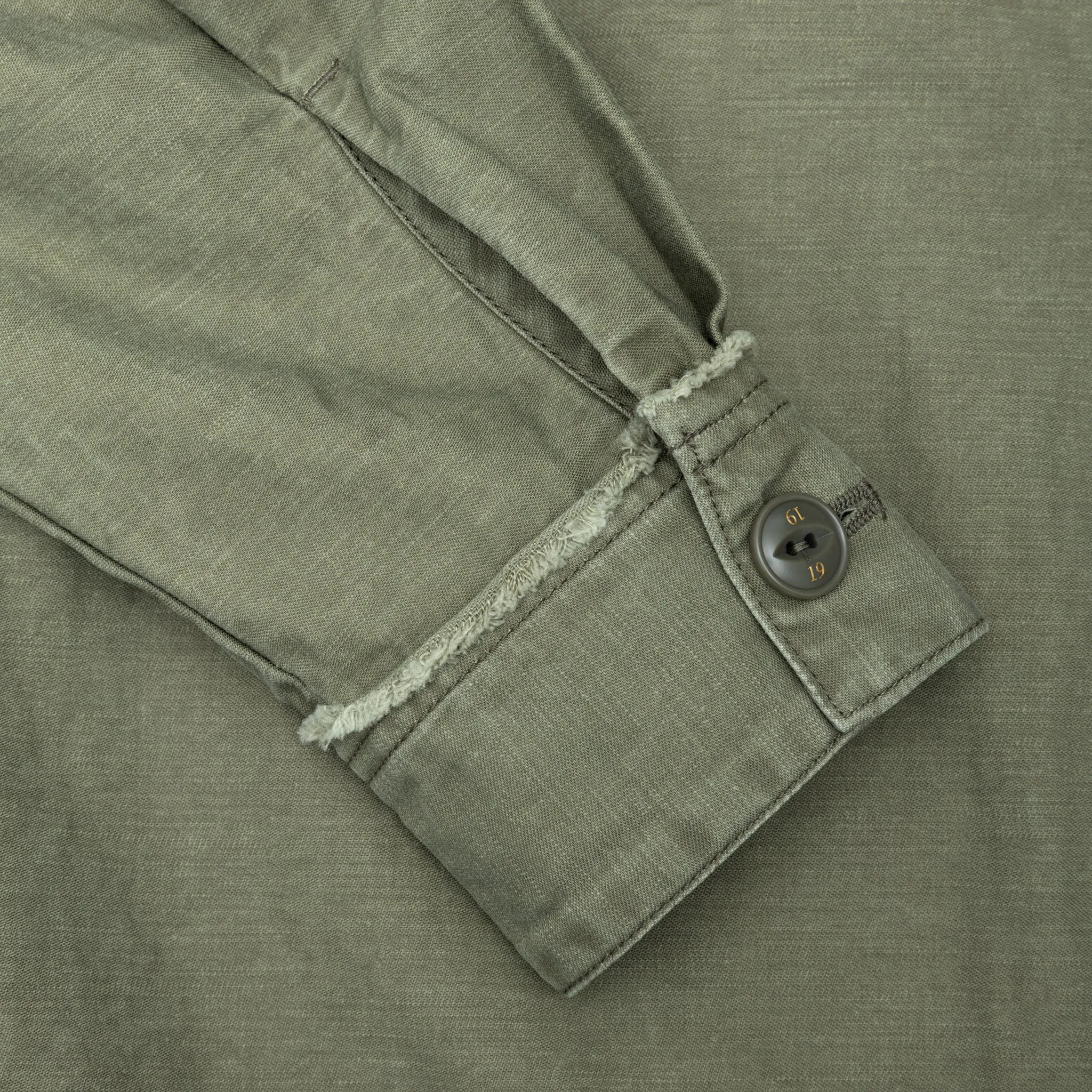 UNTRIMMED ZIP SHIRT